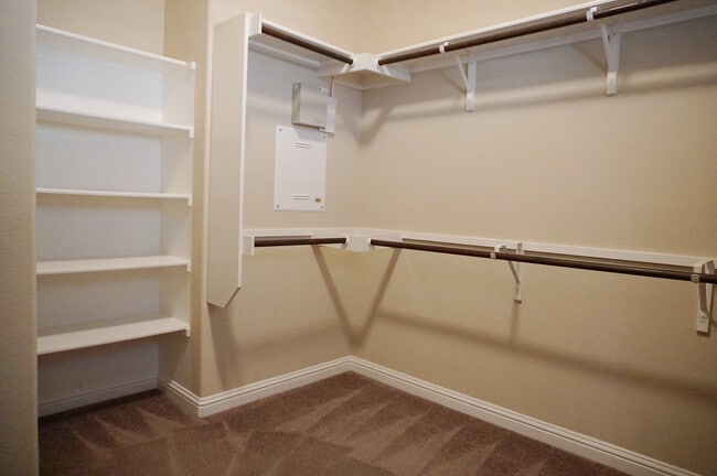 Building Photo - 6620 Estana Ln