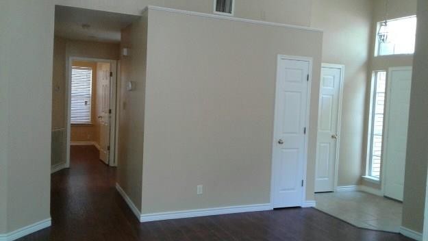 Building Photo - 4748 Bracken Dr