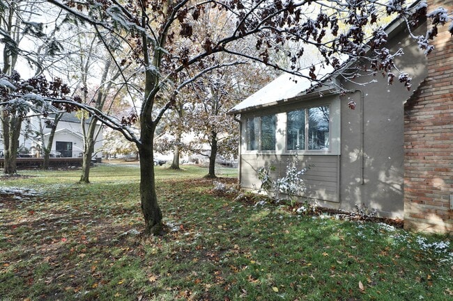 Building Photo - 453 Buckhorn Ct