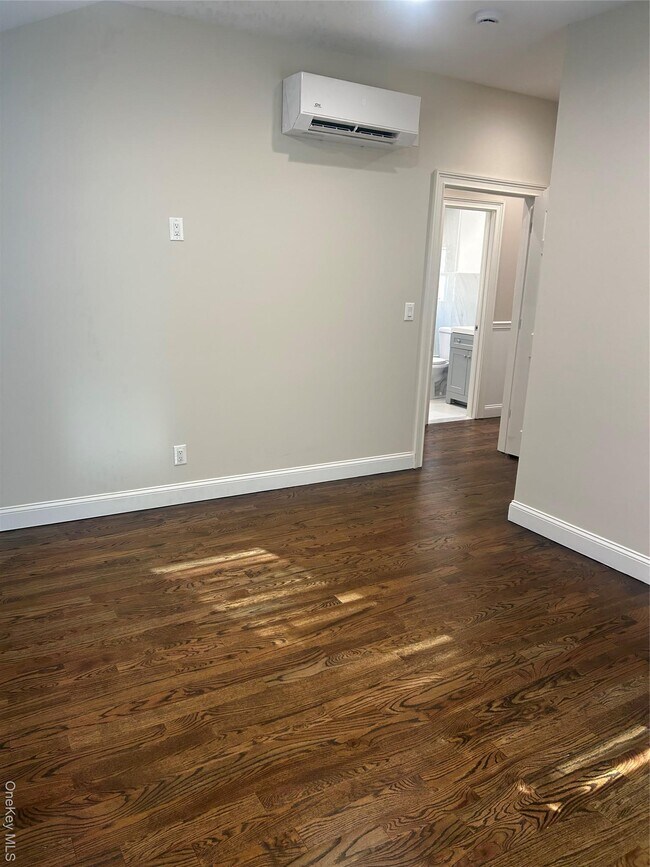 Building Photo - 147-24-147224 224th St