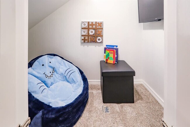 Building Photo - 717 E Elgin St