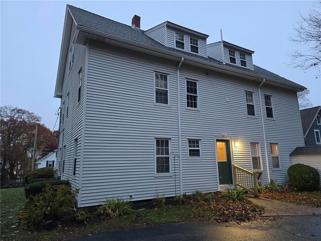 Building Photo - 186 Beach St