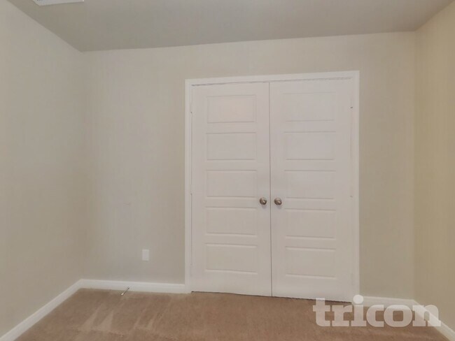 Building Photo - 13551 Paxton Blvd