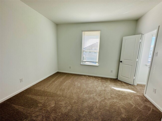 Building Photo - 4143 Champlain Wy