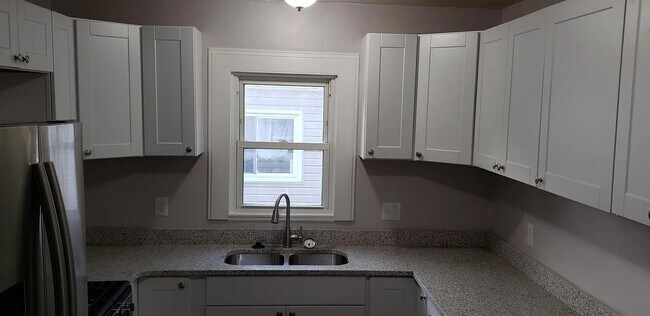 Building Photo - Beautiful 3-Bedroom Home in the Heart of Clawson