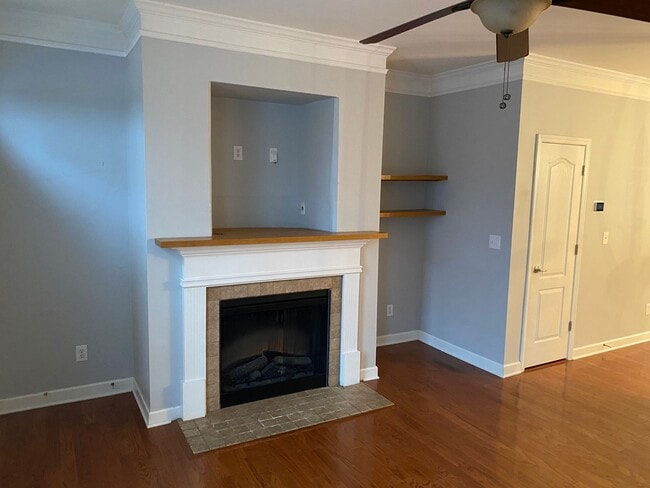 Building Photo - Walk To Shop and Dining - Fantastic North Charlotte Location