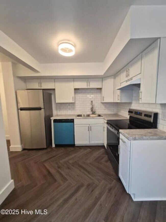 Building Photo - 411 Myrtlewood Cir