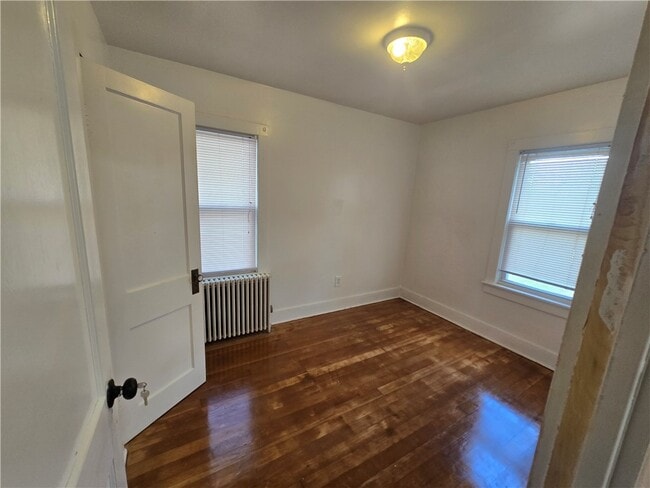 Building Photo - 39 Maple St