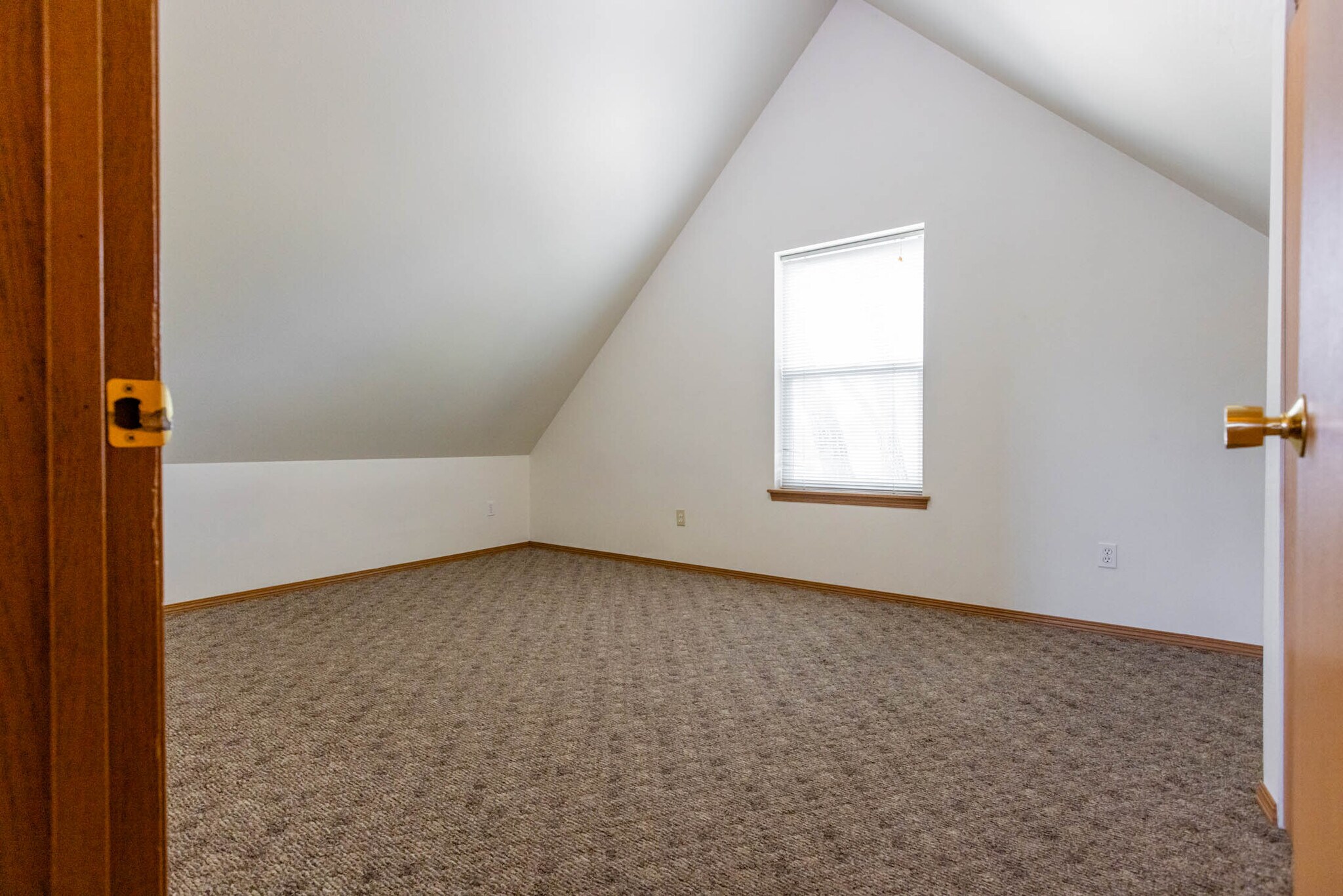 Up stairs large bedroom - 1608 N Brook Ct