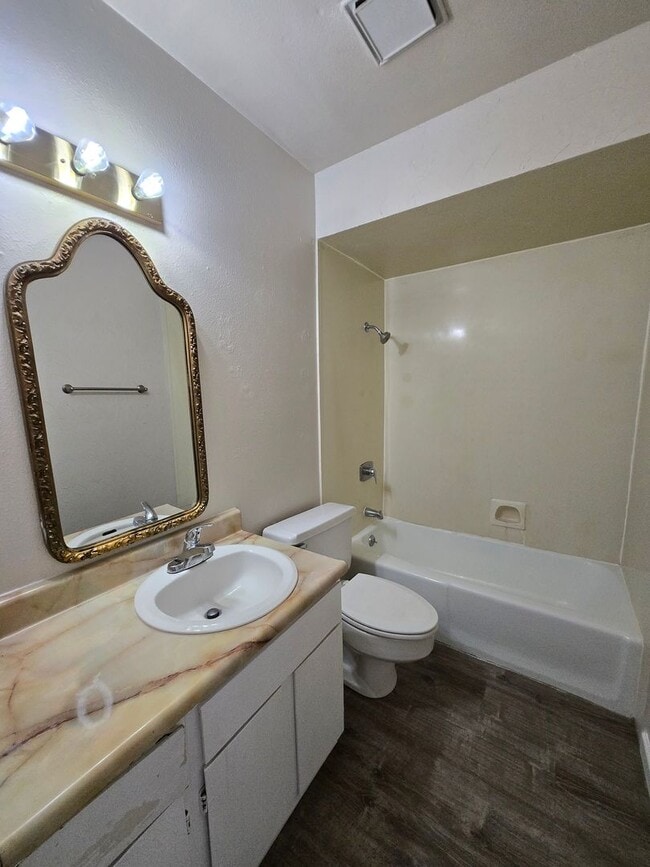 Building Photo - Cozy 2 Bedroom 2 Bath