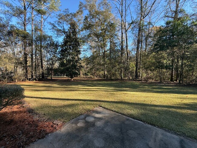 Building Photo - 512 Whistlestop Cir