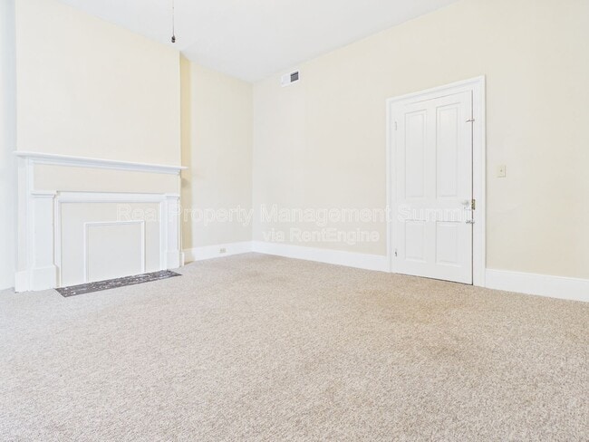 Building Photo - 402 N Market St