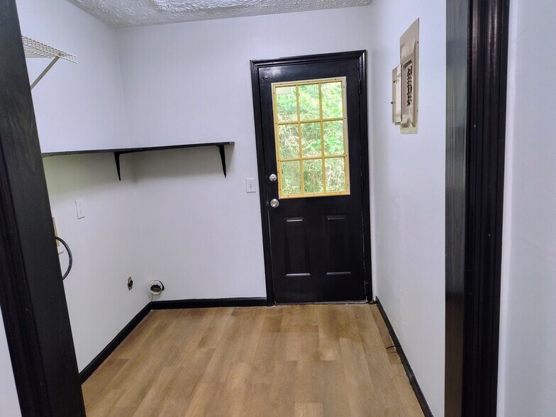 Building Photo - 110 Picasso Dr