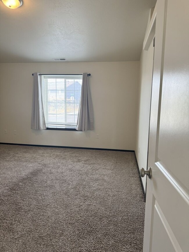 Building Photo - Orchard Terrace Umatilla