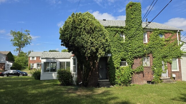 Building Photo - 17566 Snowden St