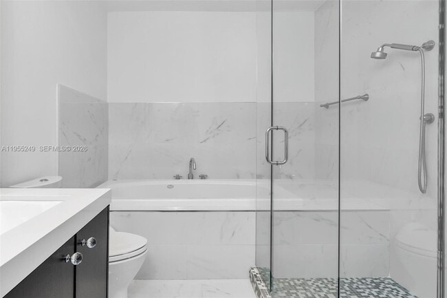 Building Photo - 1444 Mendavia Ave