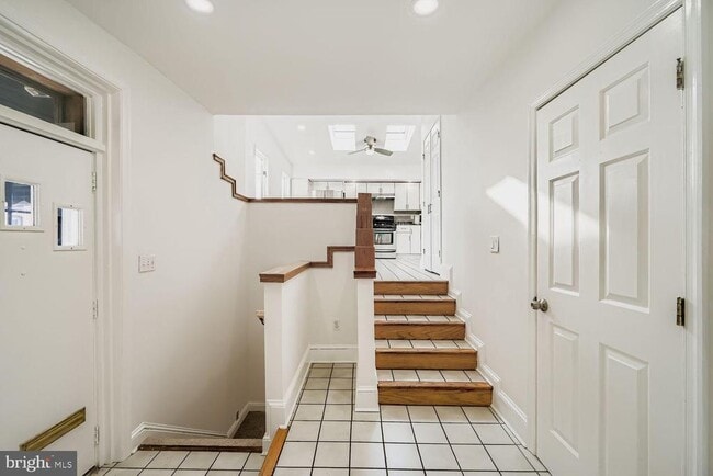 Building Photo - 3143 Dillon St