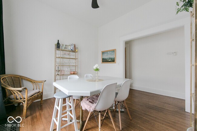 Building Photo - 809 Broadway St