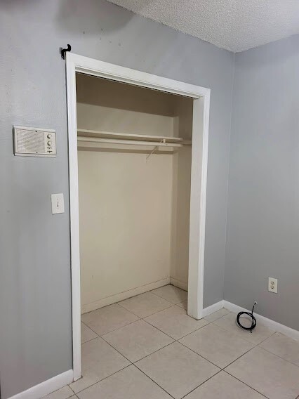 Building Photo - 1674 Louis Dr
