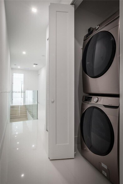 Building Photo - 3107 SW 26th St