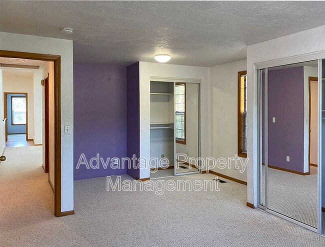 Building Photo - 1138 NE Conser Pl