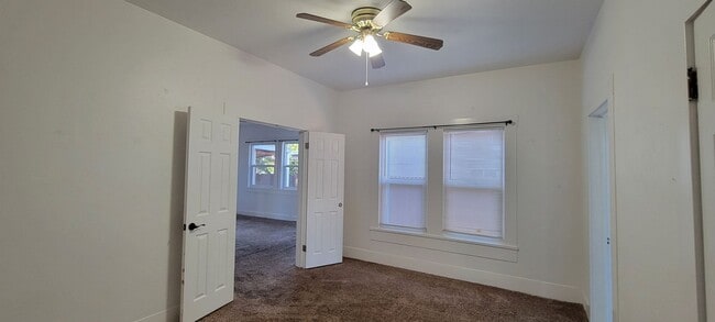 Building Photo - Enjoy The River Breeze On The Front Porch