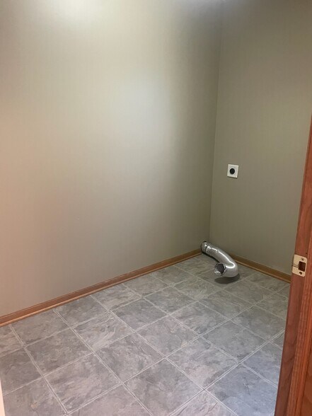 Building Photo - 6630 Shadow Pines Place