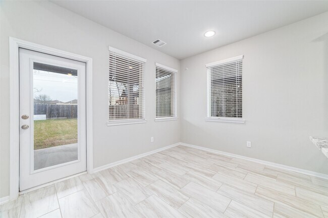 Building Photo - 4919 Vly White Oak Ln