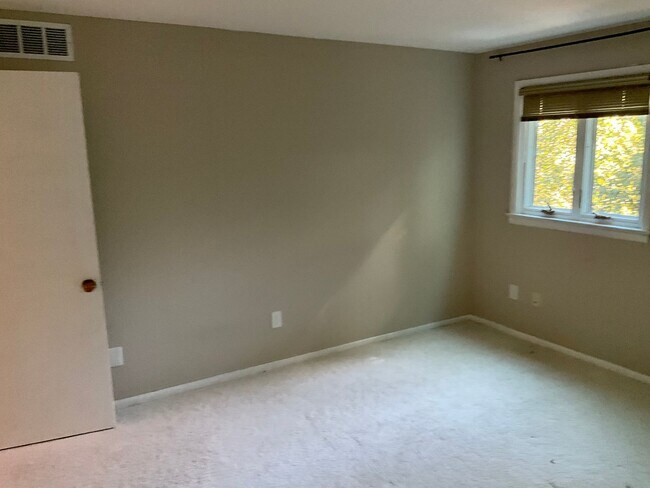 Building Photo - 4-Bedroom Home with 2 Full + 2 Half Baths ...