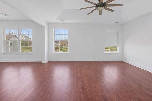 Building Photo - 110 SE G Ct