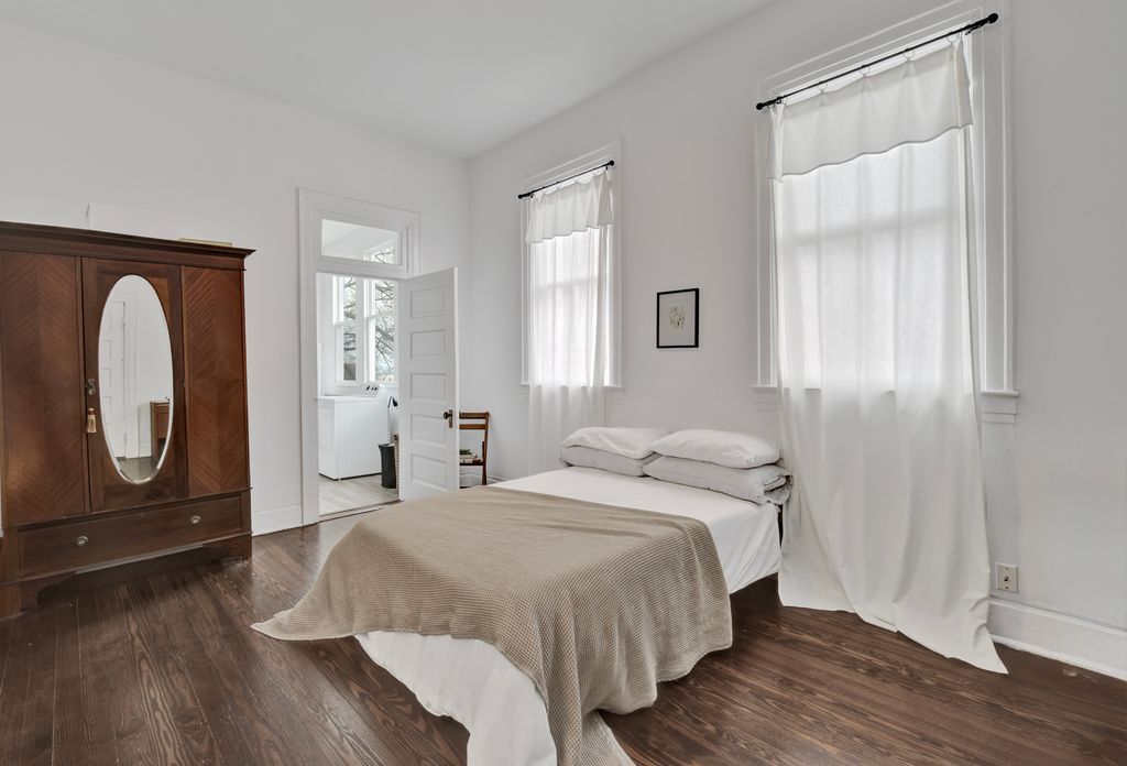 Building Photo - 2134 16th Ave S