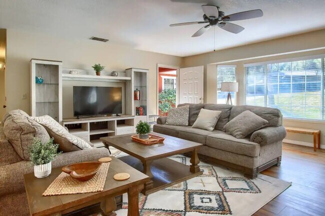 Building Photo - 2410 Coachman Rd