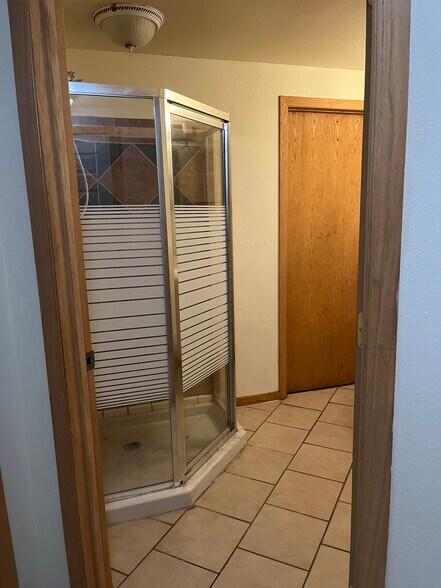 Building Photo - 442 N Parker Dr
