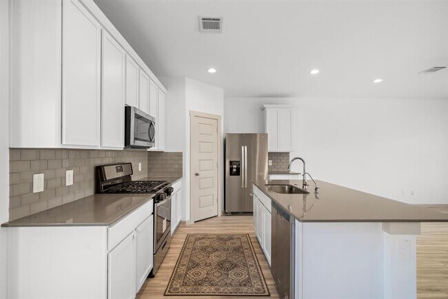 Building Photo - 823 Starcross Bnd Dr