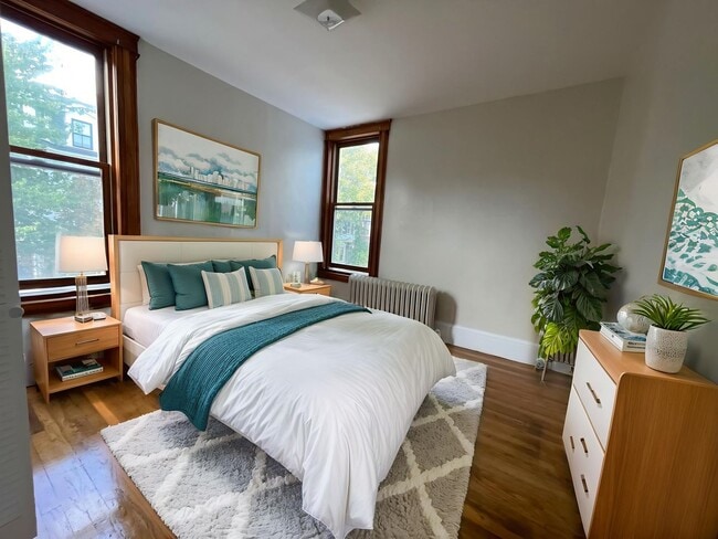 Building Photo - South Boston 5 Bed / 3 Bath – W/D in Unit – 9/1