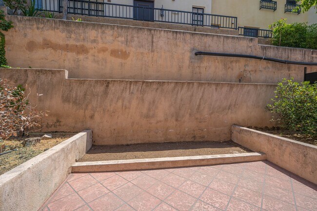 Building Photo - Spacious 3-Bedroom Condo with Underground ...