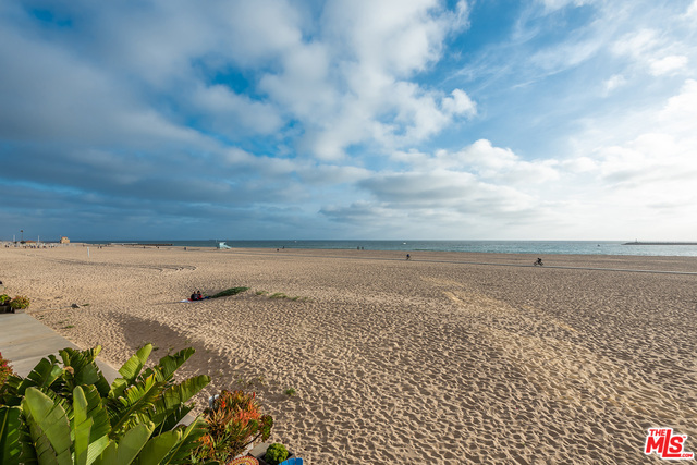 Building Photo - 6307 Ocean Front Walk