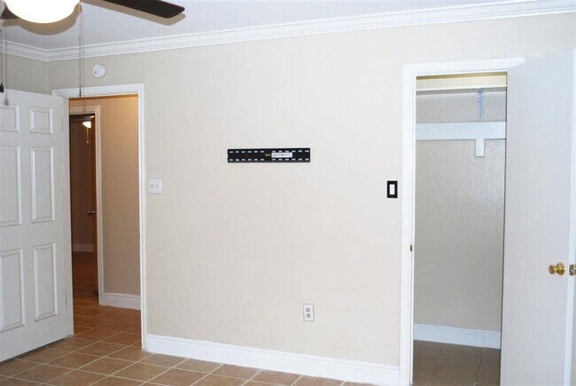 Building Photo - 10204 Comet Dr