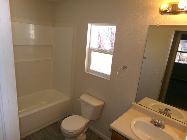 Building Photo - 3520 Warren Farm Ct