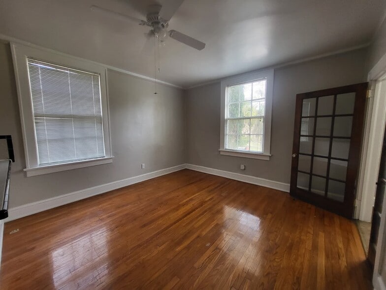 Building Photo - 1308 Willow Branch Ave