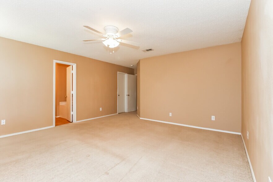 Building Photo - 548 Magdalen Ave