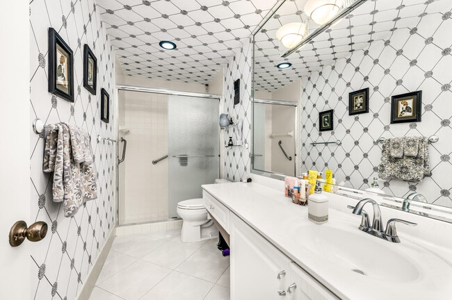 Building Photo - 18615 Breezy Palm Way