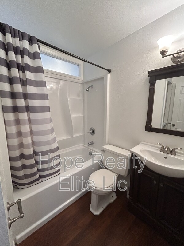 Building Photo - 1106 Querida Dr