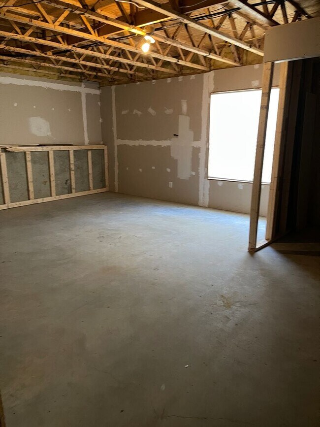 Building Photo - Ranch on full basement
