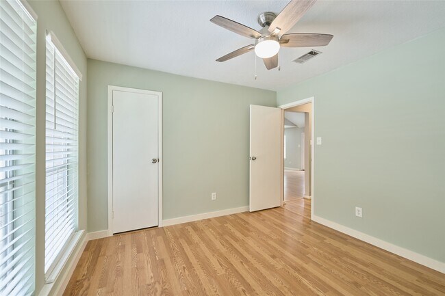 Building Photo - 5 N White Pebble Ct