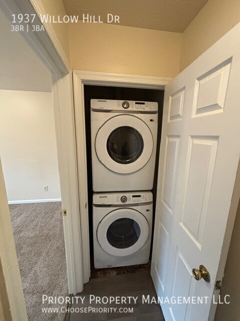 Building Photo - 1937 Willow Hill Dr