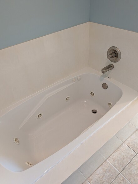 Building Photo - 927 Kensington Park Rd