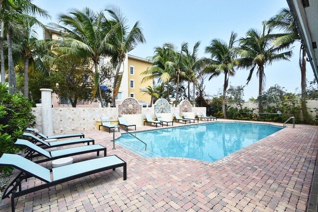 Building Photo - 250 NE 3rd Ave