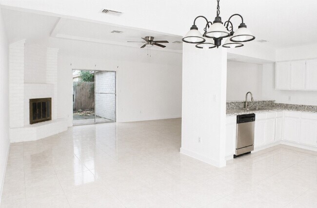 Building Photo - 11118 High Star Dr