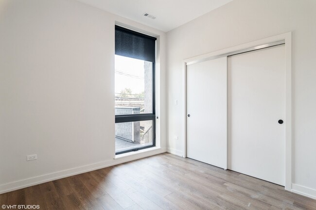 Building Photo - 1775 N Clybourn Ave